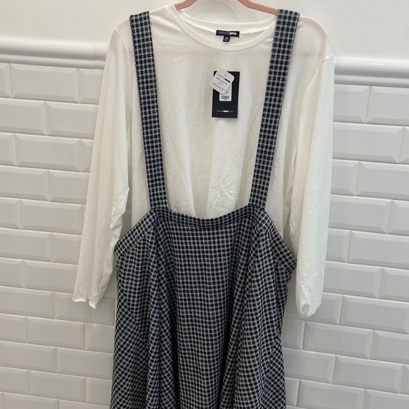 Two piece. Long sleeve shirt w/ mini skirt - Picture 3 of 3